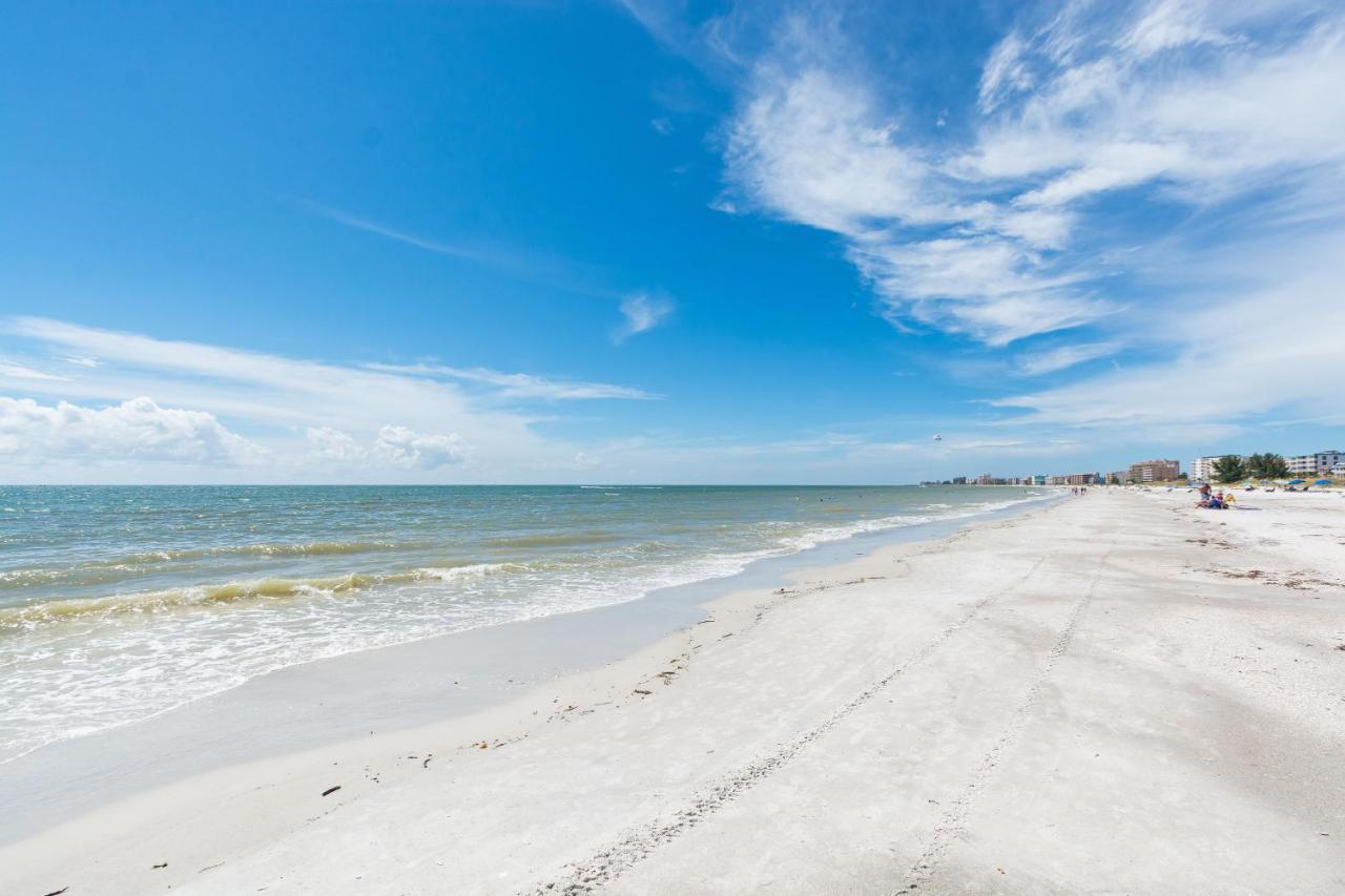 201 Sandy Shores Condos St. Pete Beach Buitenkant foto
